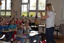 Ernährungsberaterin Susann Würker machte mit den Kindern Pantomime.
